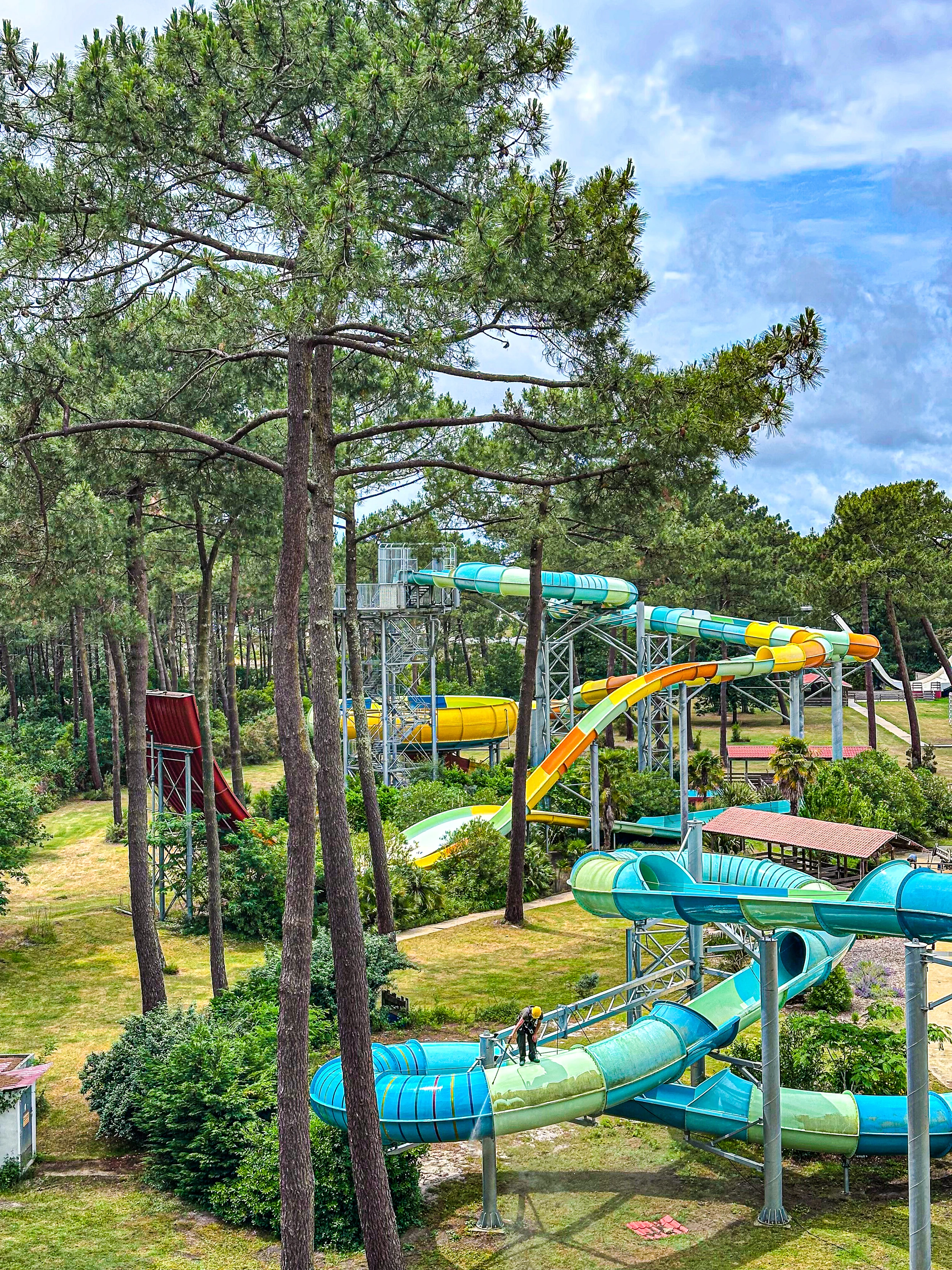 Intervention de cordistes MS Access pour raviver les couleurs chez AQUALAND à Gujan Mestras (industrie) – 3